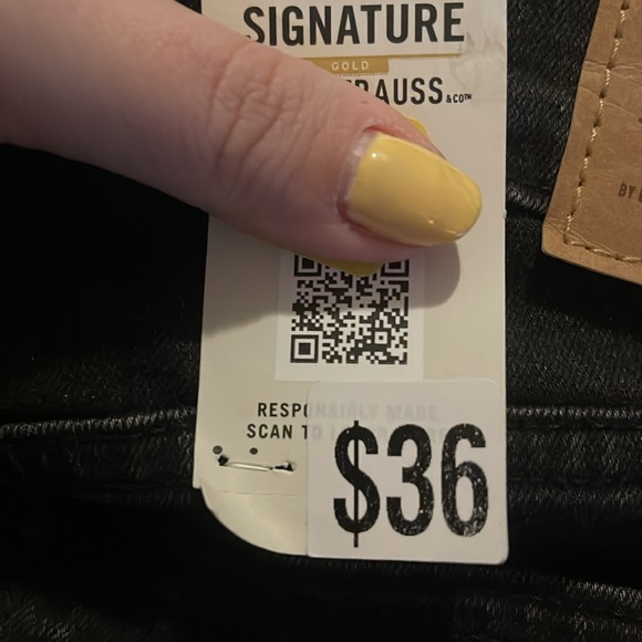 NWT Levi signature gold 👖 - Picture 4 of 6